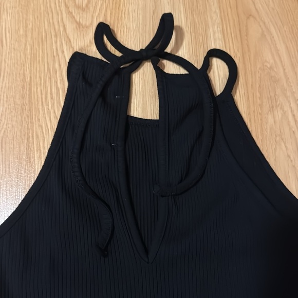 Active USA Crop Tank with Bow - Picture 4 of 5